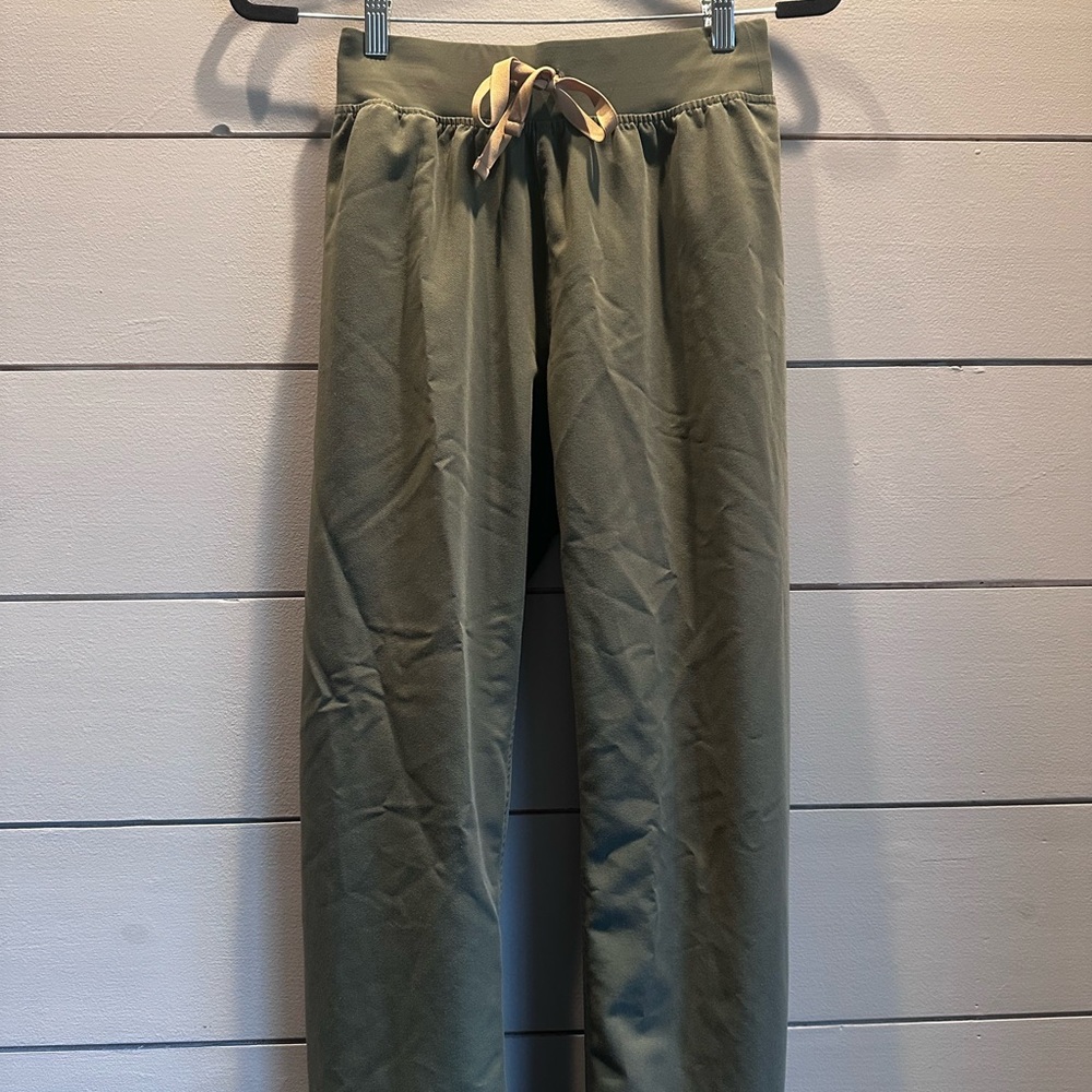 Figs women’s straight leg pants